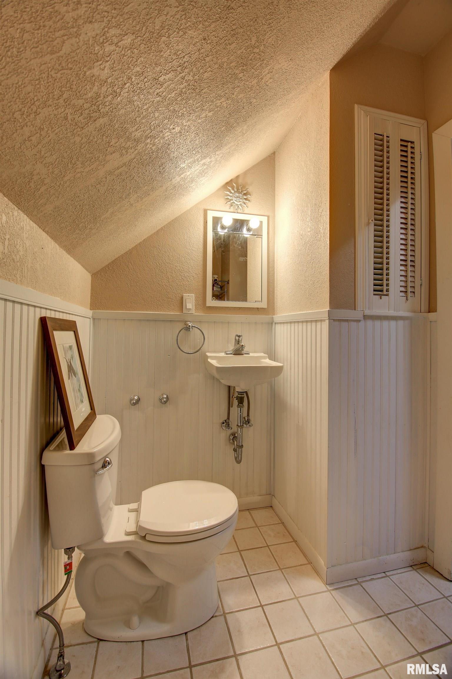 2521 Pershing Boulevard Clinton, IA 52732 - Photo 18 of 35 Gallery Image 18
