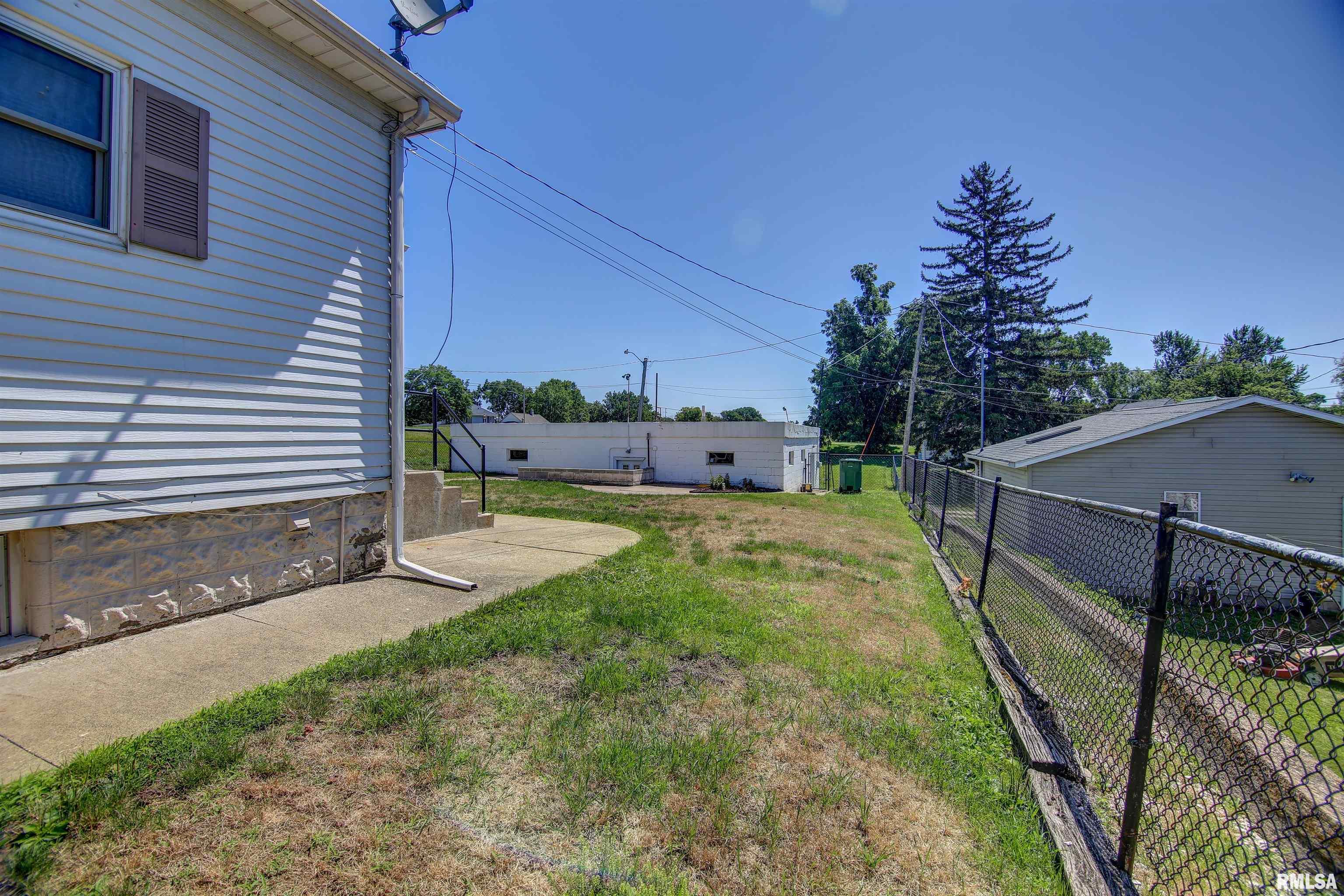2521 Pershing Boulevard Clinton, IA 52732 - Photo 25 of 35 Gallery Image 25