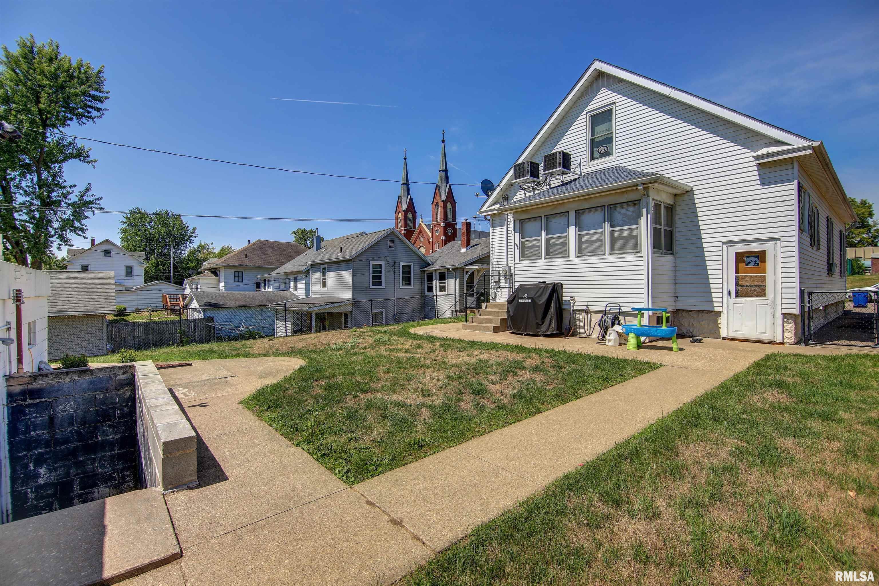 2521 Pershing Boulevard Clinton, IA 52732 - Photo 27 of 35 Gallery Image 27