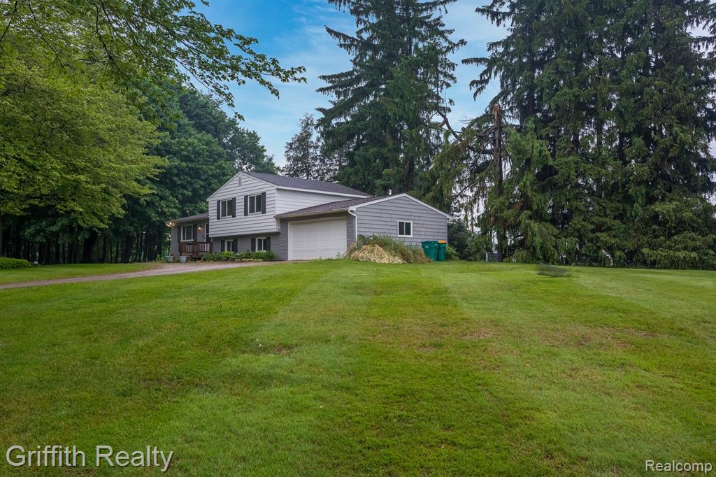 13557 Dunham Road Hartland, MI 48353 - Photo 1 of 29 Gallery Image 1