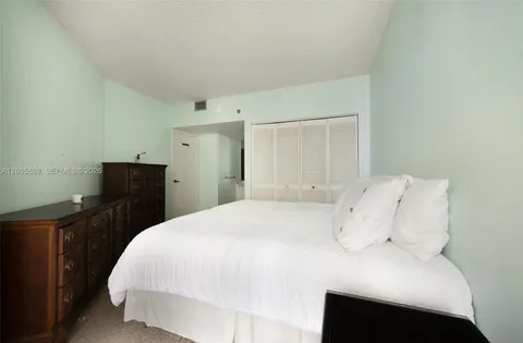 $399,000 | 520 Brickell Key Drive, Unit A1001, Miami, FL 33131
