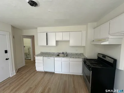 $1,600 | 101 Riverview Avenue, Unit 2, New London, CT 06320