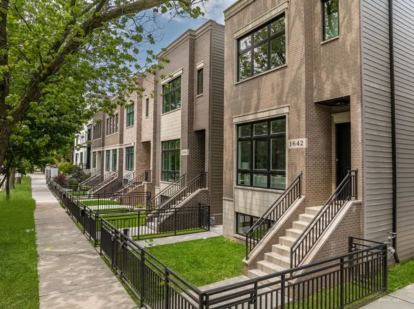 $1,875,000 | 1638 West Wolfram Street, Chicago, IL 60657