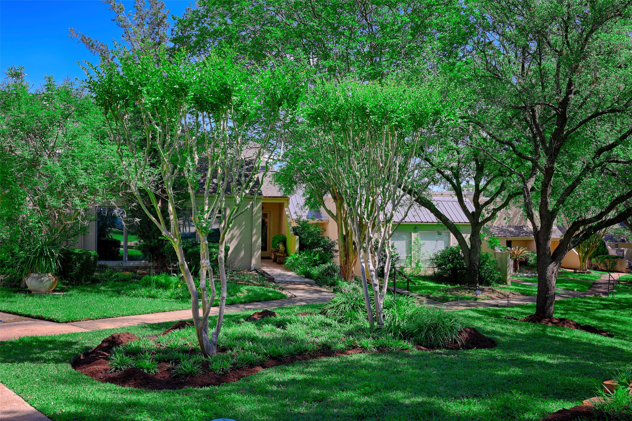 34 April Hill Conroe, TX 77356 - Photo 2 of 33 A picturesque sidewalk leads to 34 April Hill Drive.
