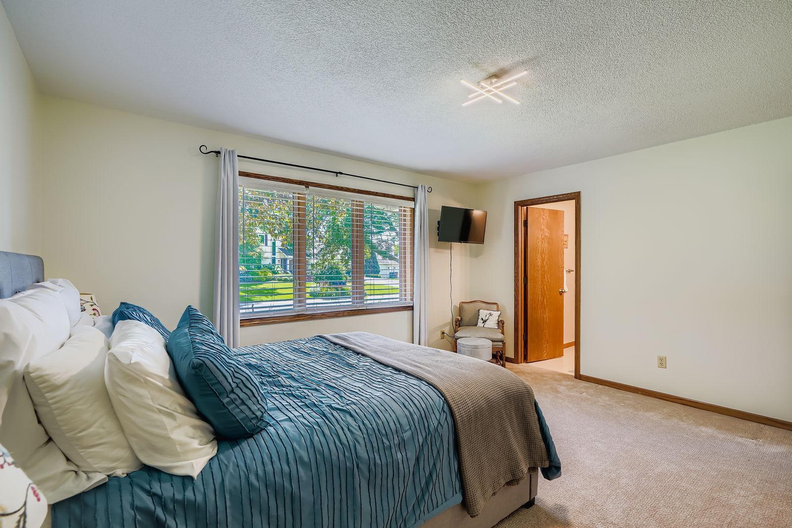 1710 Valley Ridge Trail South Chanhassen, MN 55317 - Photo 13 of 24 Gallery Image 13