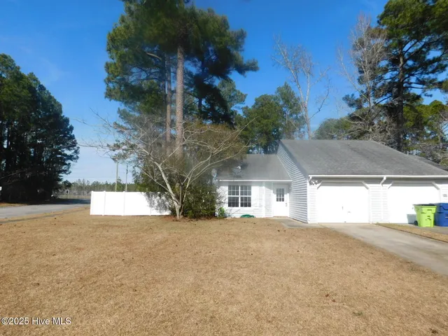 $1,155 | 133 Village Court, Havelock, NC 28532