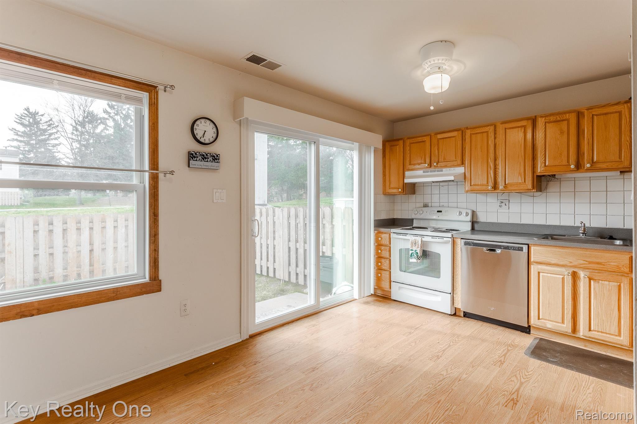 1223 Miniature Court Rochester, MI 48307 - Photo 7 of 28 Gallery Image 7