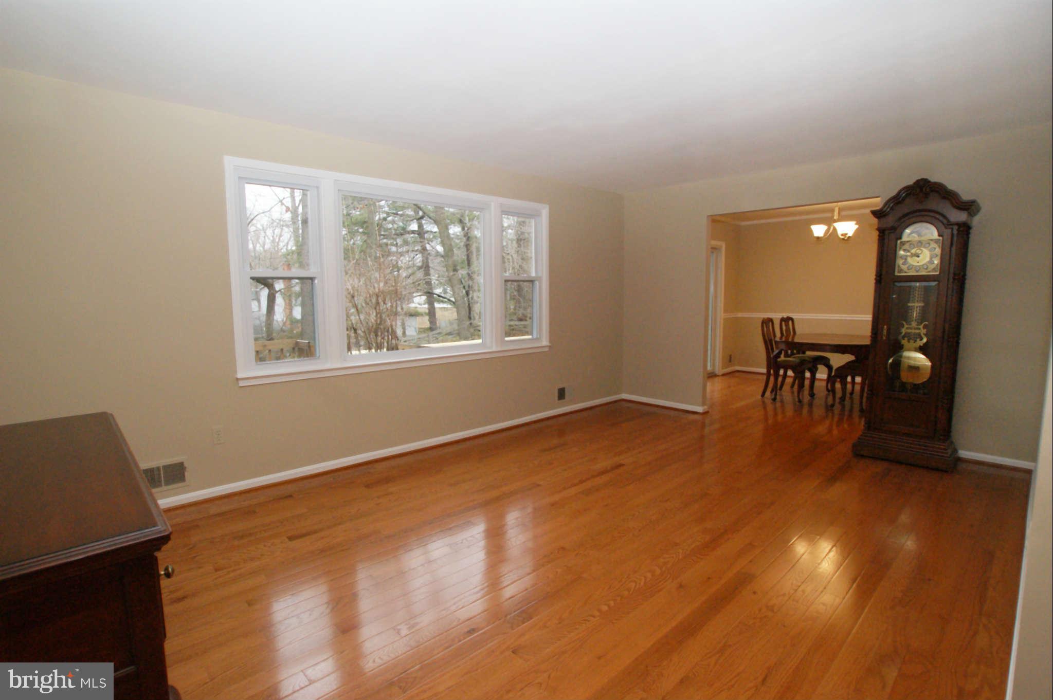 6940 Conservation Drive Springfield, VA 22153 - Photo 11 of 30 Living Room