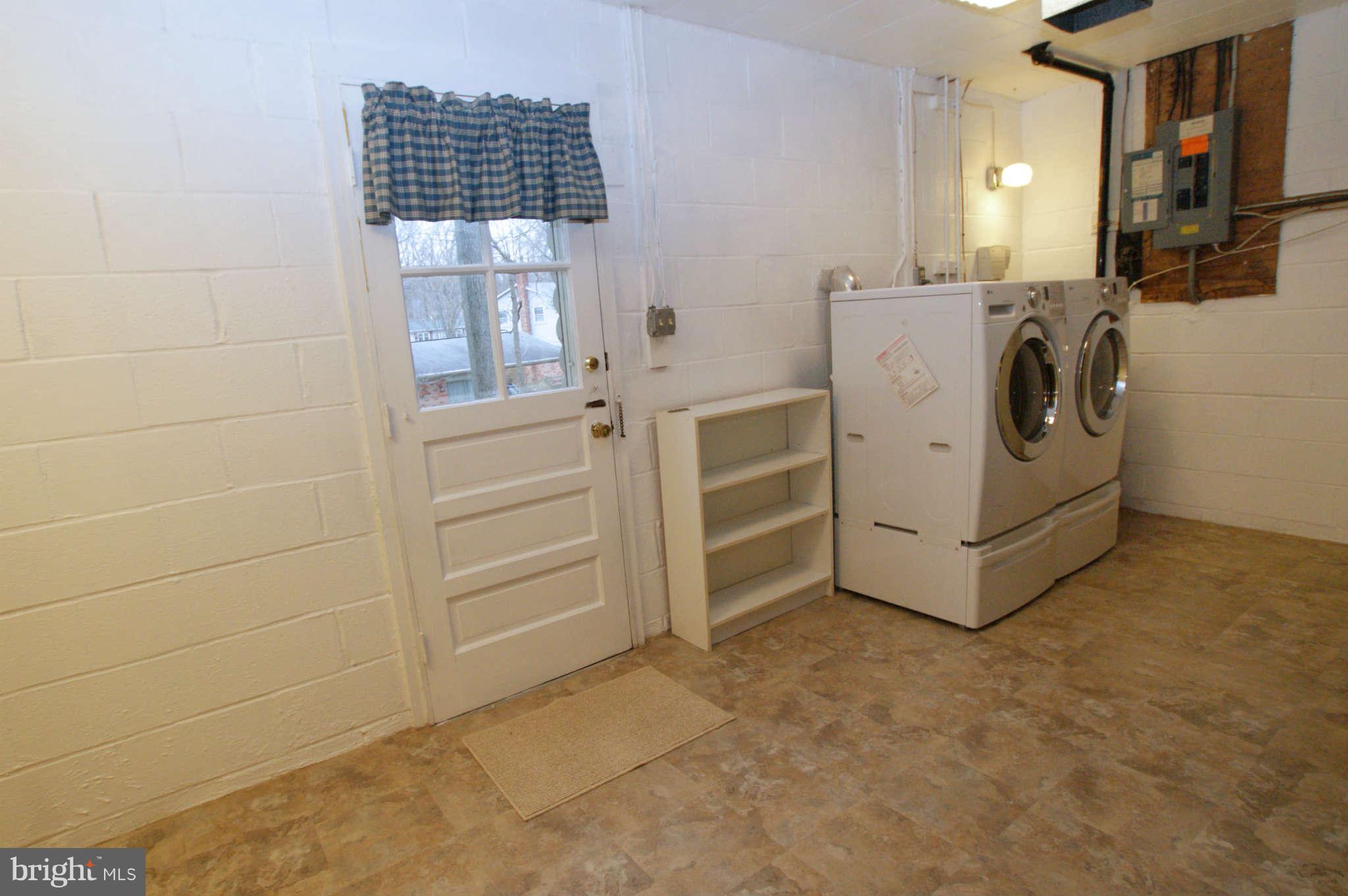 6940 Conservation Drive Springfield, VA 22153 - Photo 28 of 30 Laundry Area