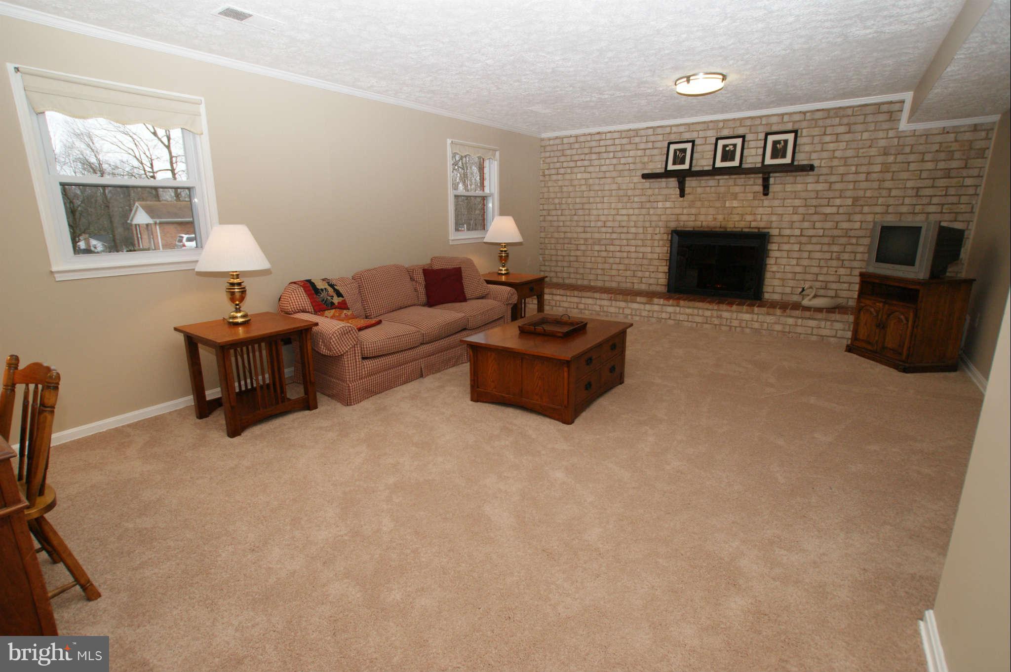6940 Conservation Drive Springfield, VA 22153 - Photo 8 of 30 Family Room
