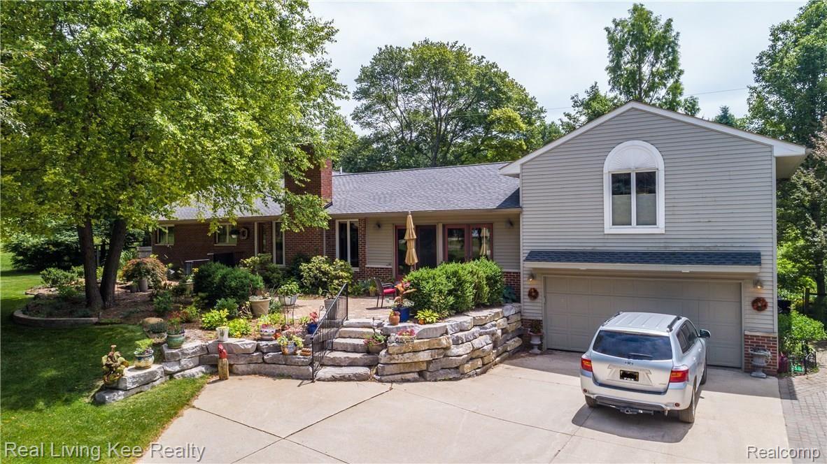 247 Whims Court Rochester, MI 48306 - Photo 6 of 57 Beautiful curb appeal.