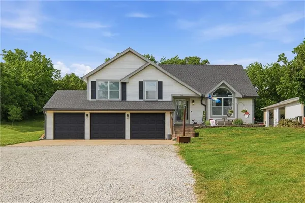 $595,000 | 964 North 5th Highway, Lansing, KS 66043