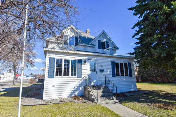 $204,999 | 203 East Fletcher Avenue, Warren, MN 56762