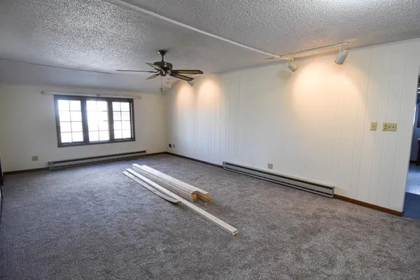 $204,999 | 203 East Fletcher Avenue, Warren, MN 56762