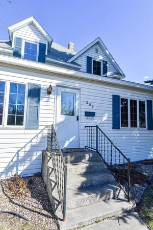 $204,999 | 203 East Fletcher Avenue, Warren, MN 56762