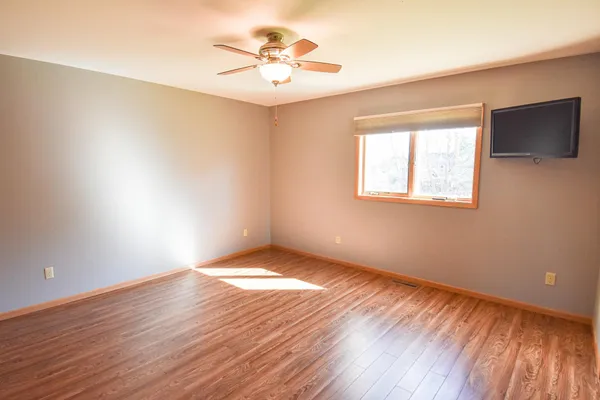 $204,999 | 203 East Fletcher Avenue, Warren, MN 56762