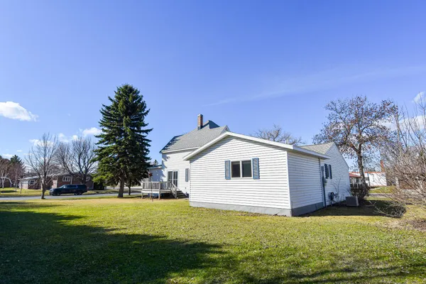 $204,999 | 203 East Fletcher Avenue, Warren, MN 56762