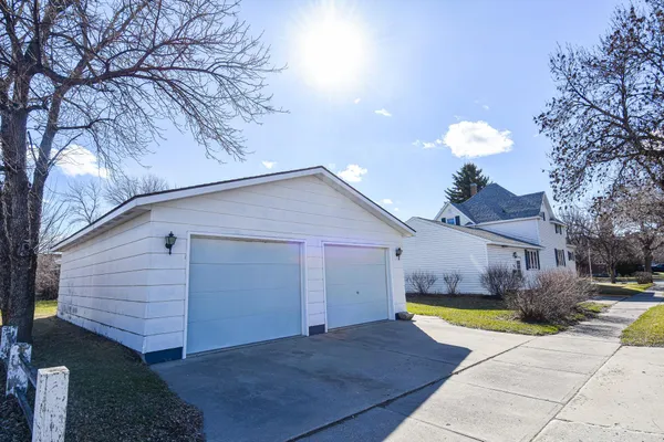 $204,999 | 203 East Fletcher Avenue, Warren, MN 56762