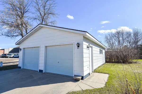 $204,999 | 203 East Fletcher Avenue, Warren, MN 56762