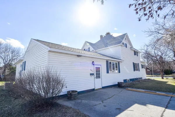 $204,999 | 203 East Fletcher Avenue, Warren, MN 56762