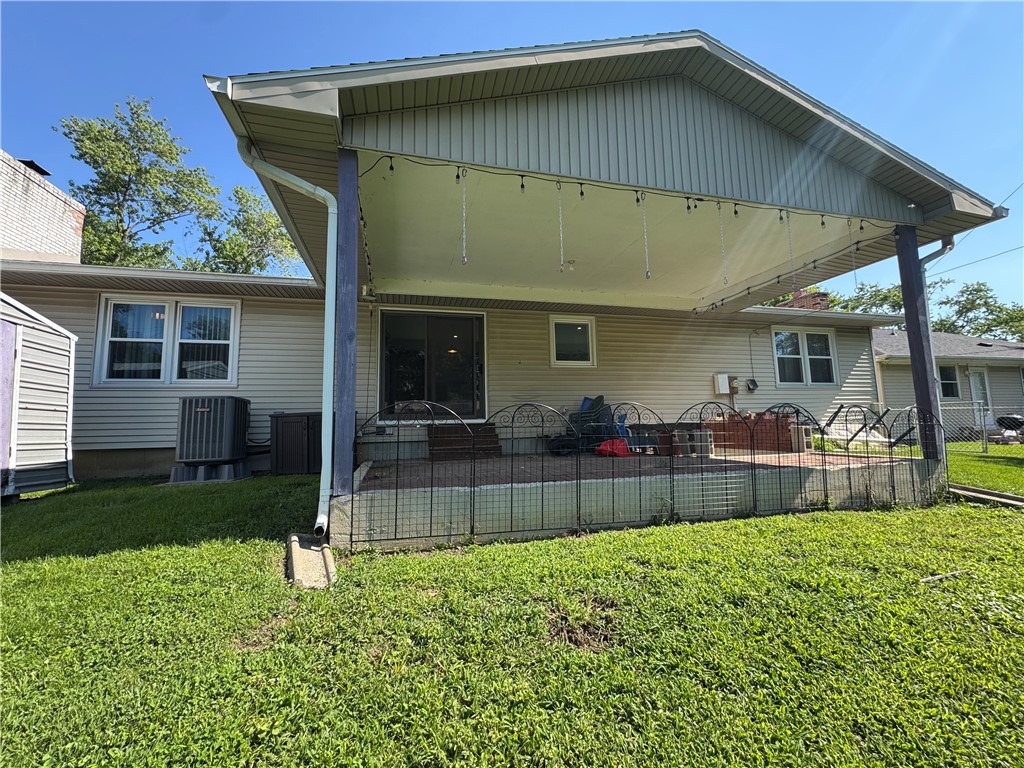 405 Price Avenue Mattoon, IL 61938 - Photo 13 of 17