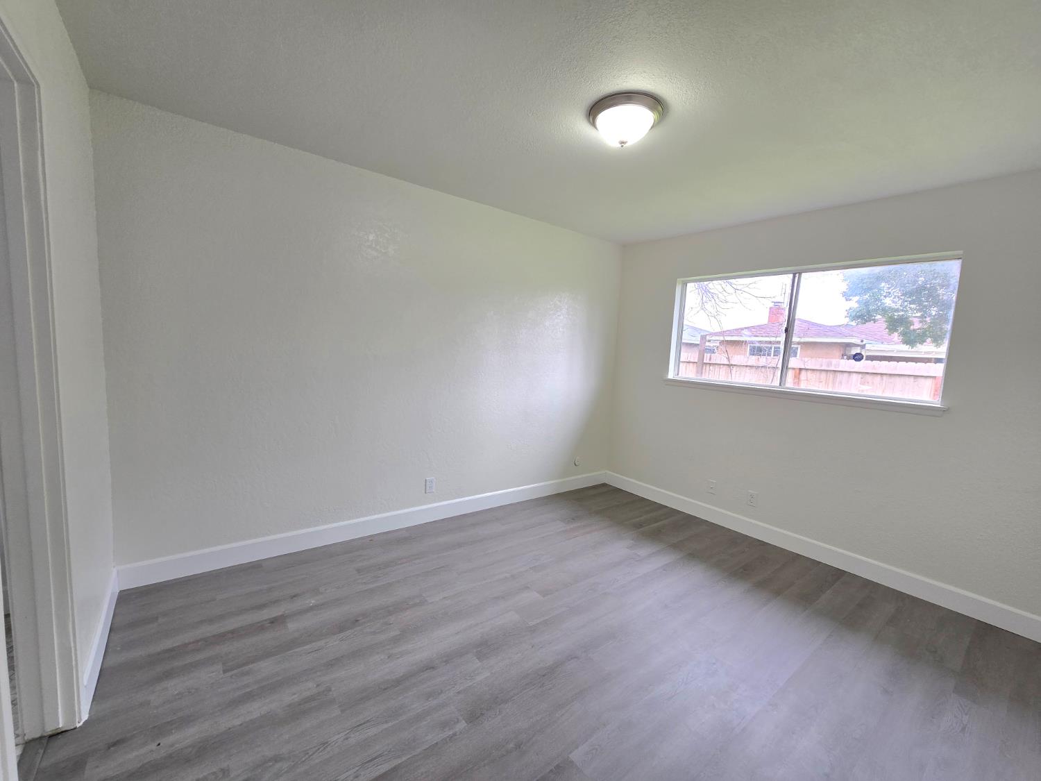 424 West Rialto Avenue Clovis, CA 93612 - Photo 13 of 20 Bedroom 3 (Main)