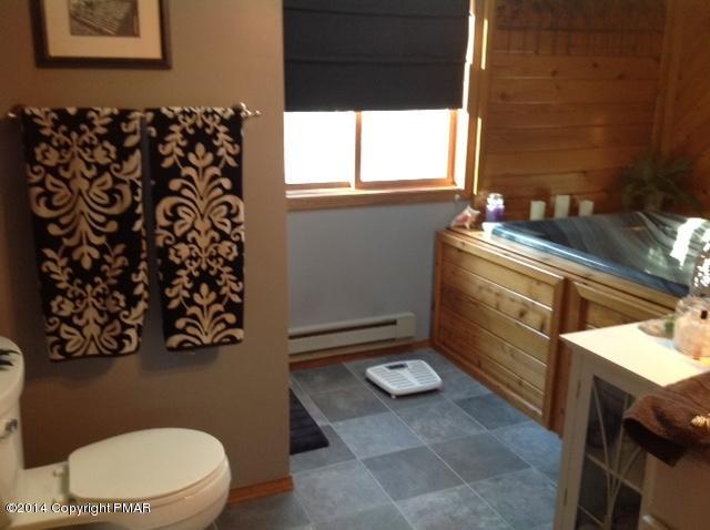 1025 Ridge Road Newfoundland, PA 18445 - Photo 29 of 45 Full Master Bath