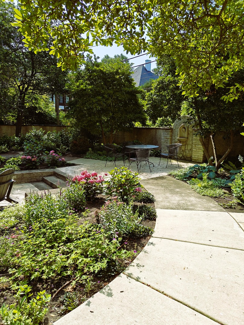 734 Noyes Street, Unit O2 Evanston, IL 60201 - Photo 2 of 6
