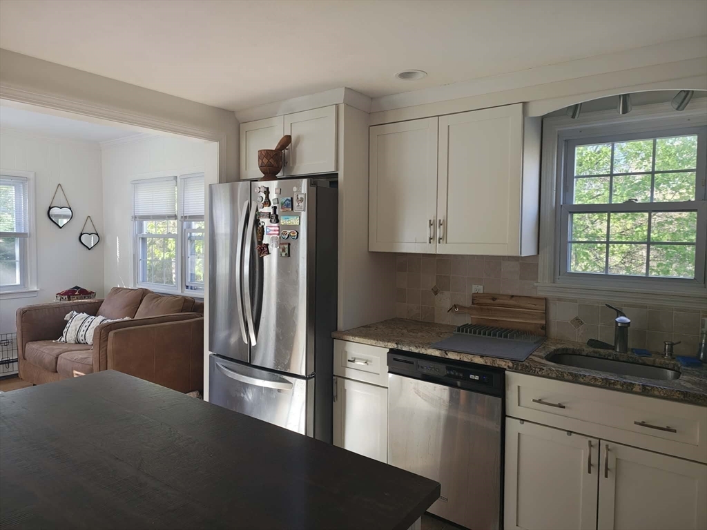 25 Manor Road Auburn, MA 01501 - Photo 5 of 12