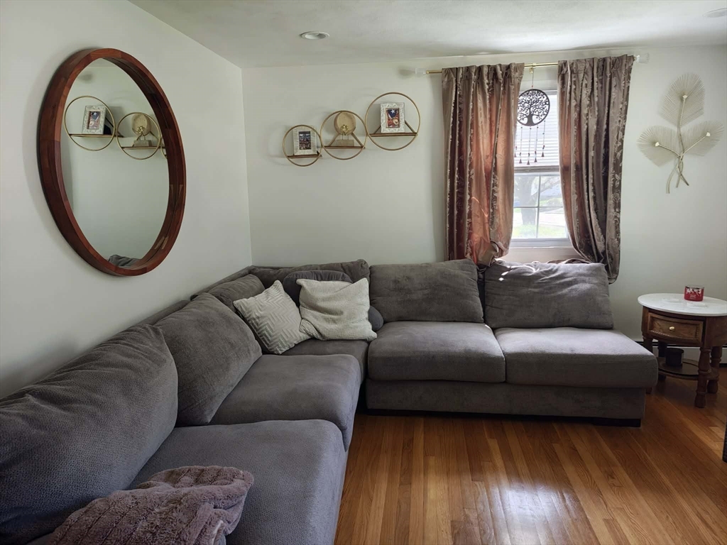 25 Manor Road Auburn, MA 01501 - Photo 8 of 12