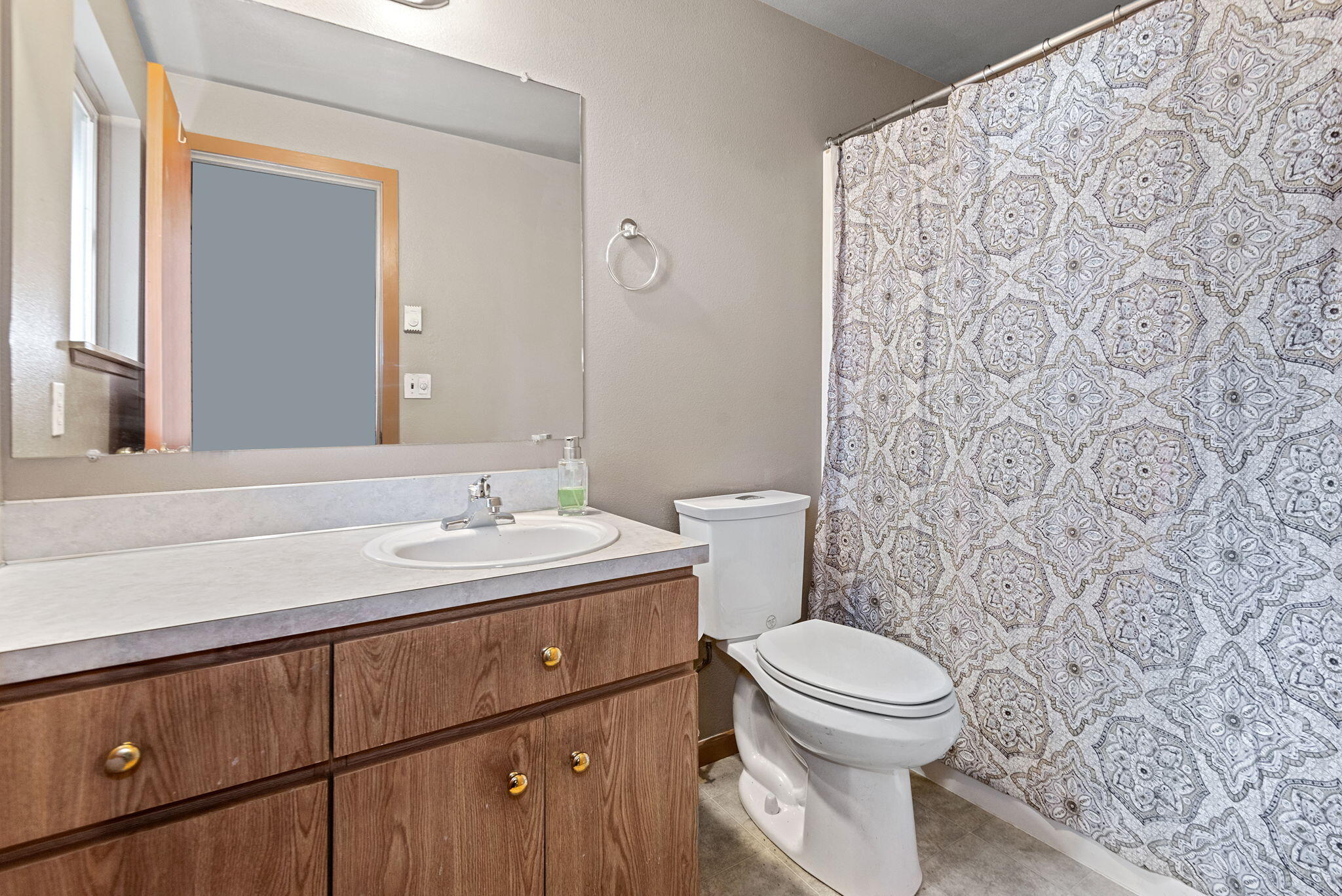 61498 Southwest Blakely Road Bend, OR 97702 - Photo 15 of 25 Primary Bathroom