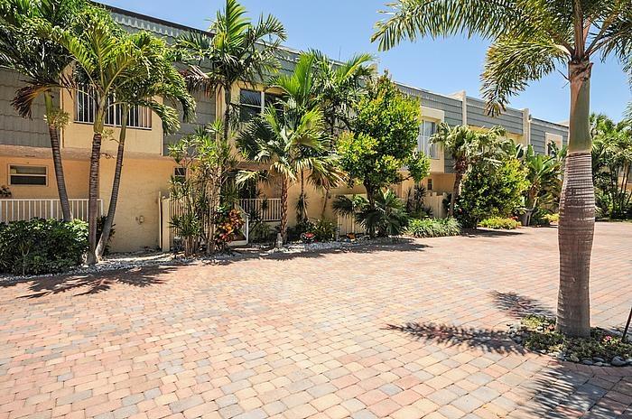1106 Russell Drive Boca Raton, FL 33487 - Photo 20 of 24 frontview_700