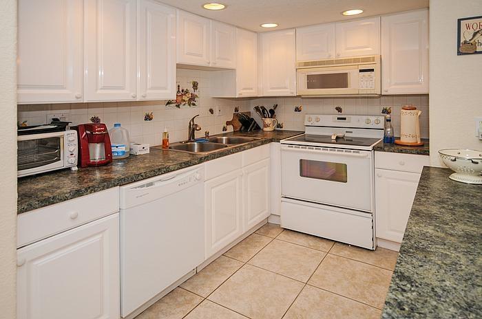 1106 Russell Drive Boca Raton, FL 33487 - Photo 22 of 24 kitchen1_700