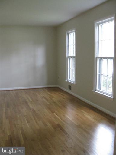8512 Postoak Road Potomac, MD 20854 - Photo 3 of 6 Living Room