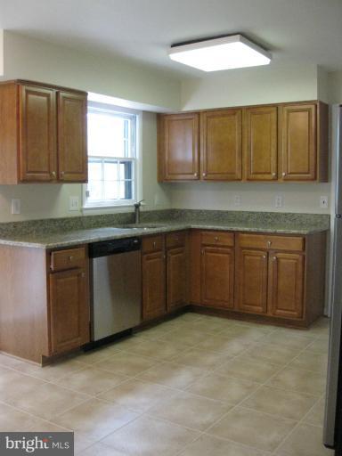 8512 Postoak Road Potomac, MD 20854 - Photo 4 of 6 Kitchen