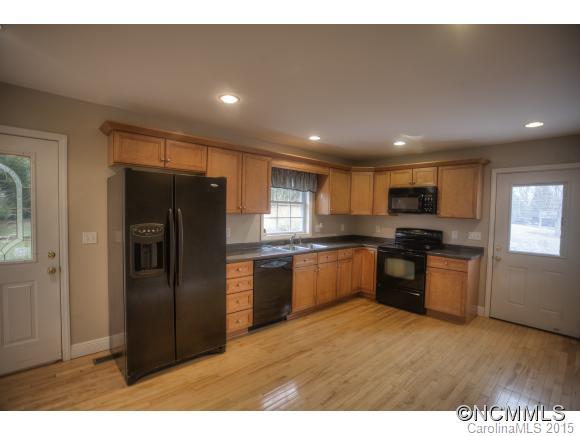 18 Barclay Road Candler, NC 28715 - Photo 2 of 14 Gallery Image 2