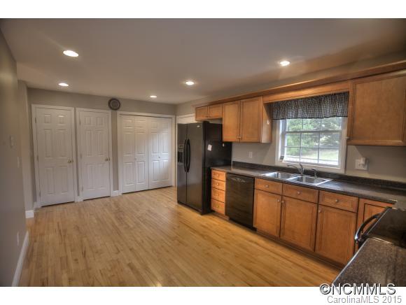 18 Barclay Road Candler, NC 28715 - Photo 3 of 14 Gallery Image 3