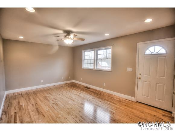18 Barclay Road Candler, NC 28715 - Photo 4 of 14 Gallery Image 4