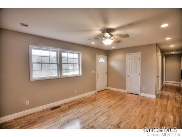 18 Barclay Road Candler, NC 28715 - Photo 5 of 14 Gallery Image 5