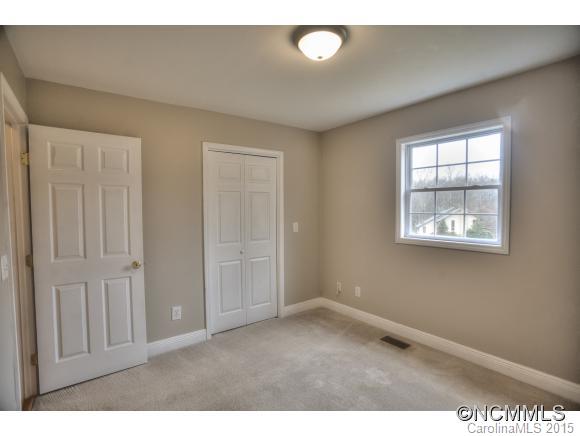 18 Barclay Road Candler, NC 28715 - Photo 7 of 14 Gallery Image 7