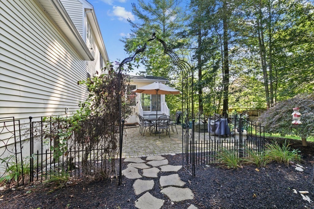 71 Cardinal Circle Raynham, MA 02767 - Photo 8 of 40 Gallery Image 8