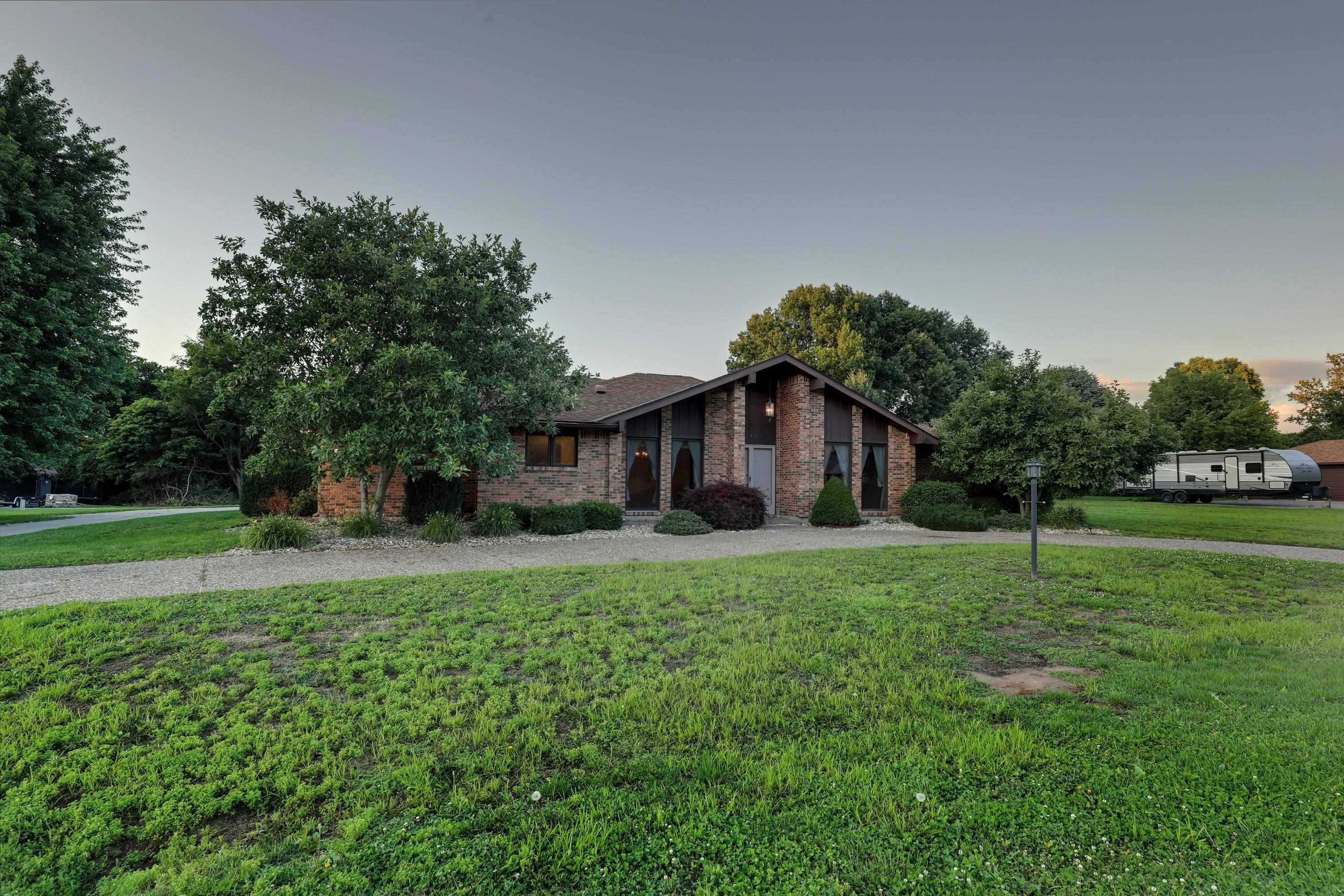 419 Spring Lake Drive Quincy, IL 62305 - Photo 10 of 39