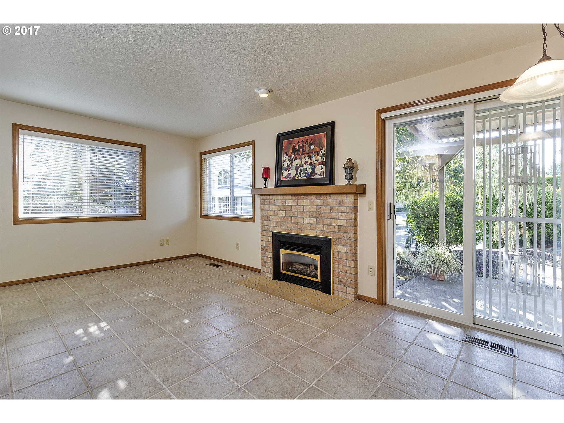 16165 Southwest 129th Terrace Tigard, OR 97224 - Photo 4 of 18 Family Room