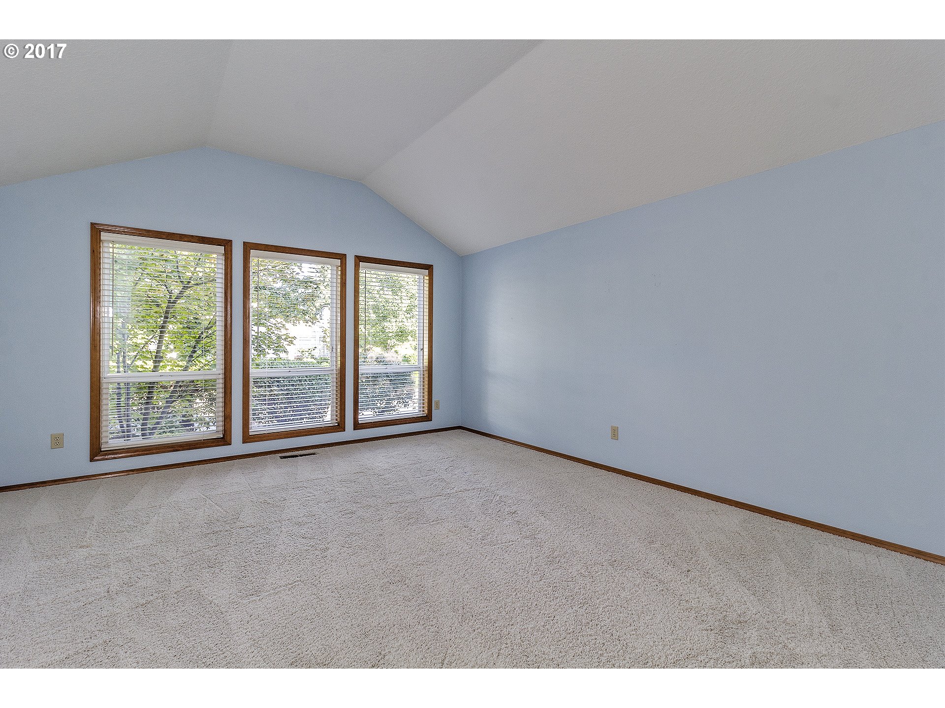 16165 Southwest 129th Terrace Tigard, OR 97224 - Photo 9 of 18 Living Room