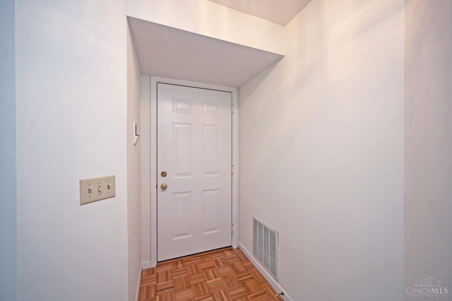 7905 Ramble View, Unit 301 Cincinnati, OH 45231 - Photo 6 of 44