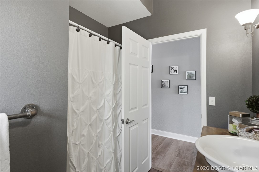1492 Purvis Road Sunrise Beach, MO 65079 - Photo 20 of 41 Full bathroom located next to secondary bedroom