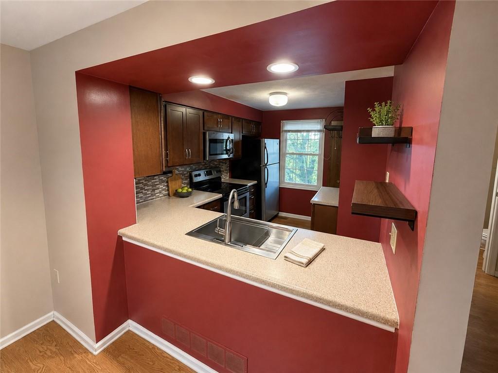 3244 Ward Street Pittsburgh, PA 15213 - Photo 4 of 22 Gallery Image 4