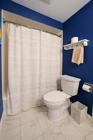 $420,000 | 1587 Brookside Drive, Hoffman Estates, IL 60169