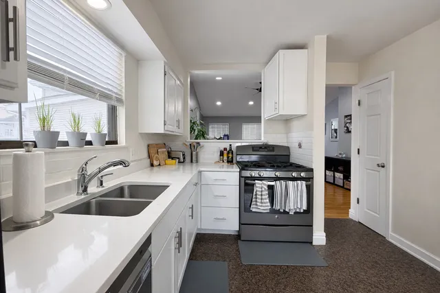 $420,000 | 1587 Brookside Drive, Hoffman Estates, IL 60169