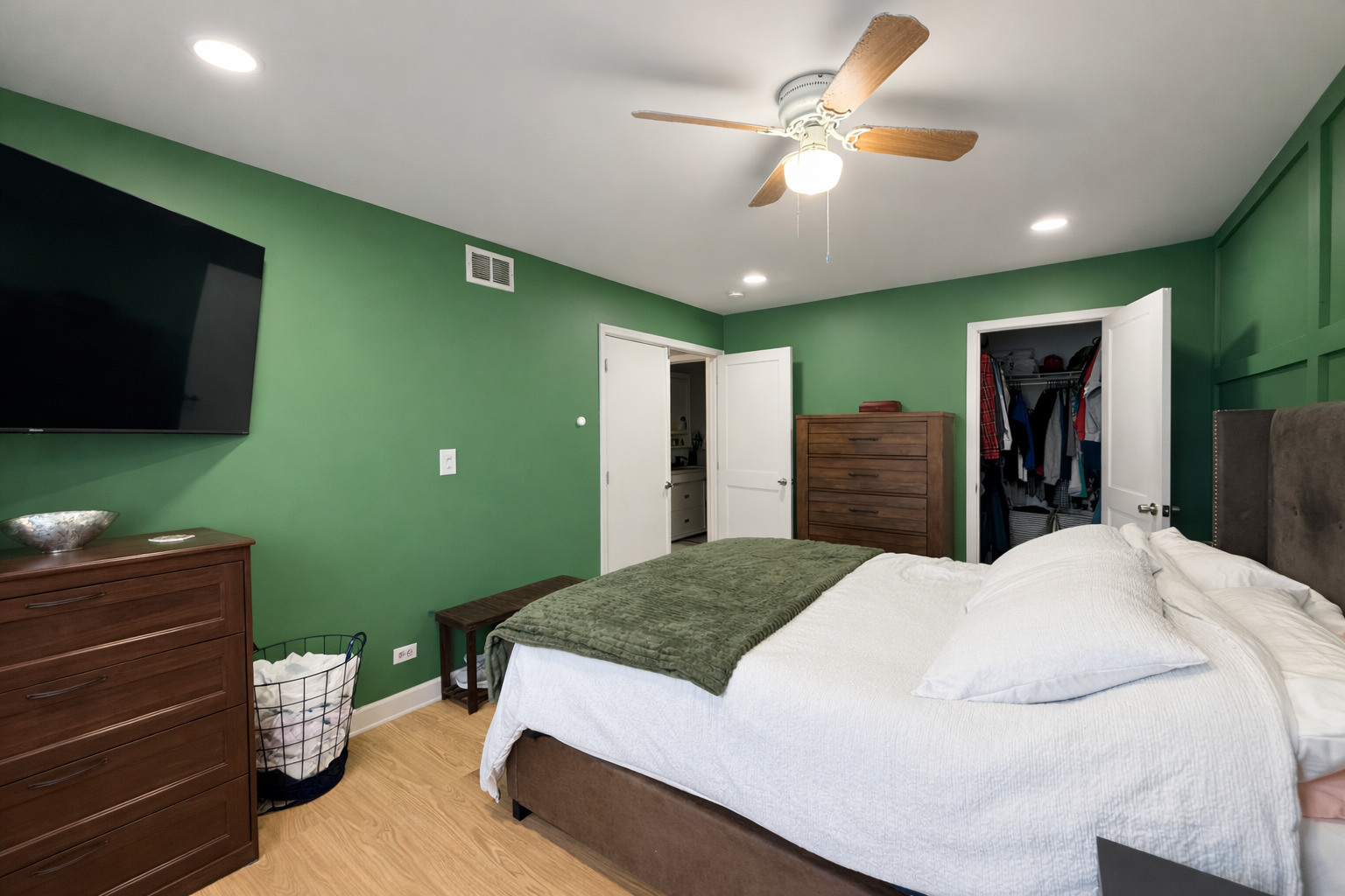 1587 Brookside Drive Hoffman Estates, IL 60169 - Photo 9 of 20